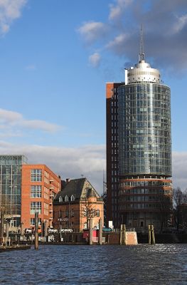Rundbau am Hafen